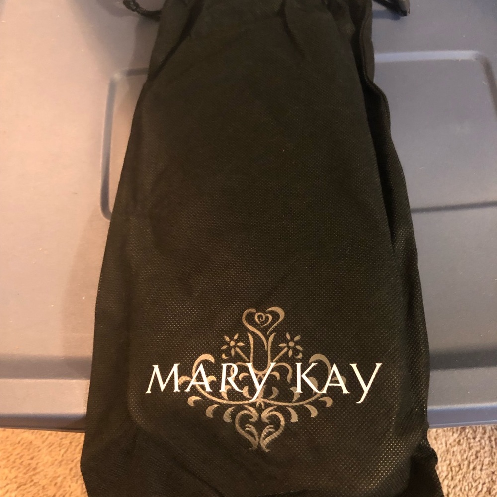 Mary Kay black ladies clutch purse.